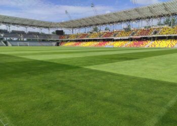 Na stadionach MOSiR trwają prace związane z przygotowaniem muraw do nowego sezonu rozgrywek piłkarskich / Fot. MOSiR Kielce - Facebook