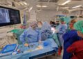 Kardiolodzy ze szpitala na Czarnowie po raz pierwszy wszczepili pacjentowi podskórny defibrylator