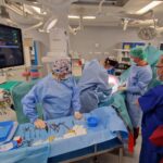 Kardiolodzy ze szpitala na Czarnowie po raz pierwszy wszczepili pacjentowi podskórny defibrylator