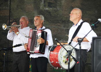 RYM SIĘ NIESIE PO POLU PO LESIE. „Siwy gołąbek” [POSŁUCHAJ] - Radio Kielce