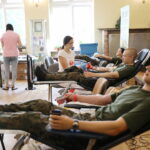 26.07.2024. Kielce. Żołnierze z Centrum Przygotowań do Misji Zagranicznych oddają krew / Fot. Wiktor Taszłow - Radio Kielce