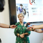 26.07.2024. Kielce. Ogłoszenie wyników rekrutacji na studia na Uniwersytecie Jana Kochanowskiego. Na zdjęciu: Lucyna Dygas - kierownik działu kształcenia UJK / Fot. Wiktor Taszłow - Radio Kielce