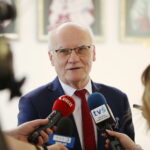26.07.2024. Kielce. Ogłoszenie wyników rekrutacji na studia na Uniwersytecie Jana Kochanowskiego. Na zdjęciu: prof. Stanisław Głuszek - rektor UJK / Fot. Wiktor Taszłow - Radio Kielce
