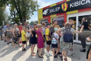 17.07.2024. Kielce. Korona Kielce - Sklep Kibica Korony Kielce. Prezentacja strojów Korony Kielce na sezon 2024/2025 / Fot. Aleksandra Kwaśniewska - Radio Kielce