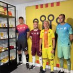 17.07.2024. Kielce. Korona Kielce - Sklep Kibica Korony Kielce. Prezentacja strojów Korony Kielce na sezon 2024/2025 / Fot. Aleksandra Kwaśniewska - Radio Kielce