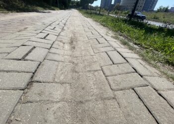 Czy rozjechany chodnik na Łódzkiej doczeka się naprawy ?