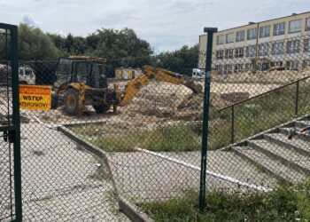 Rozpoczęła się budowa zadaszonego boiska wielofunkcyjnego w Sandomierzu