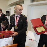 03.07.2024. Kielce. Wojewoda Józef Bryk pogratulował laureatom 40. Mistrzostw Polski w Sporcie Pożarniczym / Fot. Jarosław Kubalski - Radio Kielce