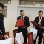 03.07.2024. Kielce. Wojewoda Józef Bryk pogratulował laureatom 40. Mistrzostw Polski w Sporcie Pożarniczym / Fot. Jarosław Kubalski - Radio Kielce