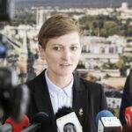04.07.2024 Kielce. UM. Konferencja na temat rządowego programu szybkich kolei dla Kielc. Na zdjęciu prezydent Kielc Agata Wojda / Fot. Jarosław Kubalski - Radio Kielce