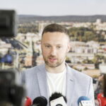 04.07.2024 Kielce. UM. Konferencja na temat rządowego programu szybkich kolei dla Kielc. Na zdjęciu radny Michał Piasecki / Fot. Jarosław Kubalski - Radio Kielce