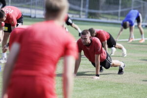 10.07.2024 Kielce. Trening piłkarzy Korony II Kielce / Fot. Jarosław Kubalski - Radio Kielce