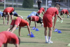 10.07.2024 Kielce. Trening piłkarzy Korony II Kielce / Fot. Jarosław Kubalski - Radio Kielce