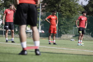 10.07.2024 Kielce. Trening piłkarzy Korony II Kielce / Fot. Jarosław Kubalski - Radio Kielce