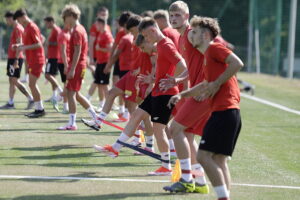 10.07.2024 Kielce. Trening piłkarzy Korony II Kielce / Fot. Jarosław Kubalski - Radio Kielce