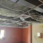 Prace rozbiórkowe wewnątrz krytej pływalni w Sandomierzu / Źródło: Paweł Niedźwiedź / Facebook