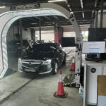 Nowoczesna technologia wspierana przez sztuczną inteligencję sprawia, że czas oględzin auta uszkodzonego przez grad jest znacząco krótszy, bo trwa zaledwie 15-20 sekund. Takie rozwiązanie jest także znacznie dokładniejsze i wiarygodniejsze / Fot. Robert Felczak – Radio Kielce