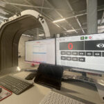 Nowoczesna technologia wspierana przez sztuczną inteligencję sprawia, że czas oględzin auta uszkodzonego przez grad jest znacząco krótszy, bo trwa zaledwie 15-20 sekund. Takie rozwiązanie jest także znacznie dokładniejsze i wiarygodniejsze / Fot. Robert Felczak – Radio Kielce