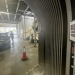 Nowoczesna technologia wspierana przez sztuczną inteligencję sprawia, że czas oględzin auta uszkodzonego przez grad jest znacząco krótszy, bo trwa zaledwie 15-20 sekund. Takie rozwiązanie jest także znacznie dokładniejsze i wiarygodniejsze / Fot. Robert Felczak – Radio Kielce