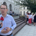 11.07.2024 Kielce. Protest w sprawie zatrzymania budowy masztów telefonii komórkowej na kieleckiej Podkarczówce. Na zdjęciu radny Wiktor Pytlak / Fot. Aleksandra Kwaśniewska - Radio Kielce