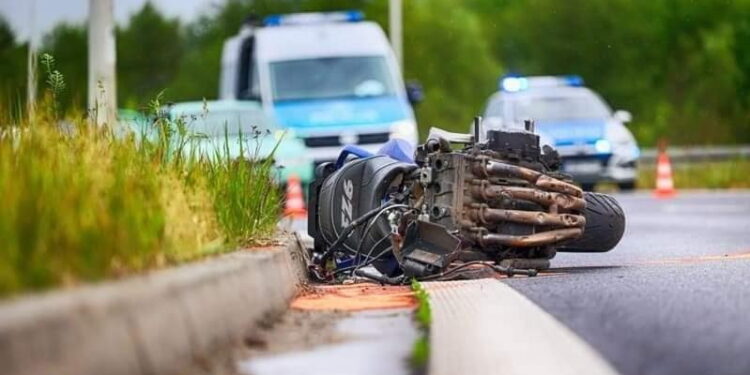 Ranny motocyklista. Kierowca osobowego auta odjechał