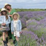 05.07.2024. Dwikozy. Lawendowa Przystań. Na zdjęciu: Elżbieta Żukowska- Kawęcka - właścicielka przystani z dziećmi / Fot. Grażyna Szlęzak - Radio Kielce