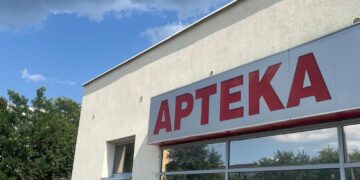 30.08.2024. Ostrowiec Świętokrzyski. Apteka Nova na os. Stawki / Fot. Patryk Wójcik - Radio Kielce
