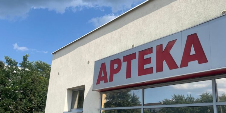 Awaria systemu. Paraliż w aptekach - Radio Kielce 30.08.2024. Ostrowiec Świętokrzyski. Apteka Nova na os. Stawki / Fot. Patryk Wójcik - Radio Kielce