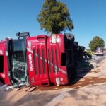 12.08.2024. Szczeglin. Przewrócona ciężarówka / Fot. KP PSP Busko-Zdrój