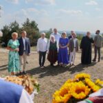 29.08.2024. Kostomłoty Pierwsze. Spotkanie prezydenta RP Andrzeja Dudy i z Pierwszej Damy Agaty Kornhauser-Dudy z artystką ludową Józefą Bucką / Fot. Kancelaria Prezydenta RP