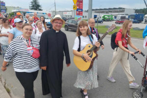 43 Piesza Pielgrzymka Diecezji Kieleckiej. Grupa Biało Czerwona / Fot. ks. Daniel Olejarczyk