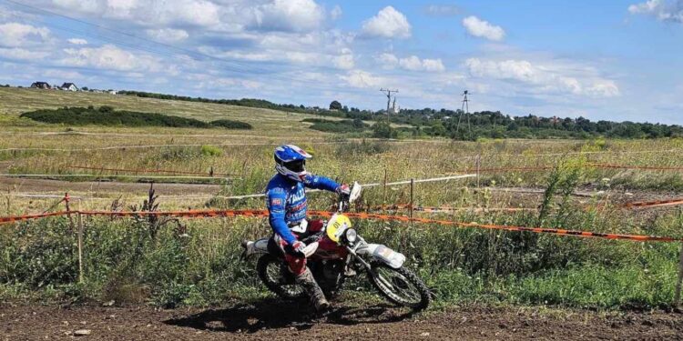 W Piekoszowie ścigali się miłośnicy starych motocykli