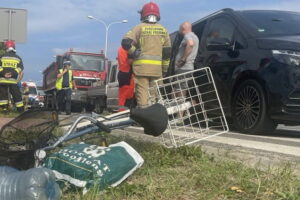 Karambol czterech aut. Potrącony rowerzysta przy przejściu dla pieszych