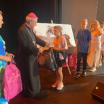 22.08.2024. Sandomierz. Wręczenie wyprawek szkolnych dzieciom w ramach akcji „Tornister pełen uśmiechów / Fot. Grażyna Szlęzak - Radio Kielce