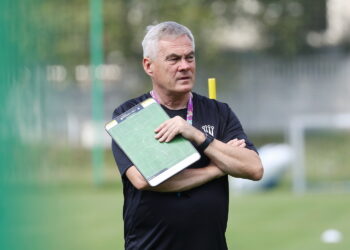 07.08.2024. Kielce. Trening Korony Kielce. Na zdjęciu: Jacek Zieliński - trener Korony Kielce / Fot. Wiktor Taszłow - Radio Kielce