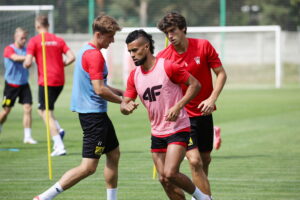 07.08.2024. Kielce. Trening Korony Kielce / Fot. Wiktor Taszłow - Radio Kielce