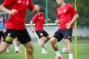 07.08.2024. Kielce. Trening Korony Kielce / Fot. Wiktor Taszłow - Radio Kielce