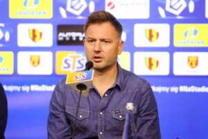 07.08.2024. Kielce. Konferencja prasowa. Na zdjęciu: Paweł Tomczyk - dyrektor sportowy Korony Kielce / Fot. Wiktor Taszłow - Radio Kielce