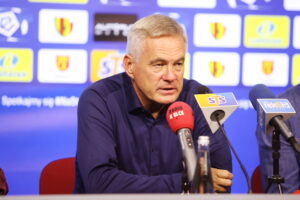 07.08.2024. Kielce. Konferencja prasowa. Na zdjęciu: Jacek Zieliński - trener Korony Kielce / Fot. Wiktor Taszłow - Radio Kielce