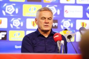 07.08.2024. Kielce. Konferencja prasowa. Na zdjęciu: Jacek Zieliński - trener Korony Kielce / Fot. Wiktor Taszłow - Radio Kielce