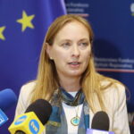 Minister funduszy i polityki regionalnej mówiła w Kielcach, jak sięgać po pieniądze z KPO - Radio Kielce 08.08.2024. Kielce. Konferencja prasowa na temat wykorzystania przez jednostki samorządu terytorialnego funduszy z KPO. Na zdjęciu: minister Katarzyna Pełczyńska-Nałęcz - minister Funduszy i Polityk Regionalnej / Fot. Wiktor Taszłow - Radio Kielce