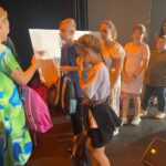 22.08.2024. Sandomierz. Wręczenie wyprawek szkolnych dzieciom w ramach akcji „Tornister pełen uśmiechów / Fot. Grażyna Szlęzak - Radio Kielce