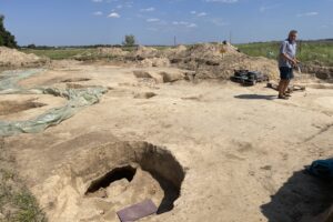 02.08.2024. Wilczyce. Prace archeologoiczne / Fot. Grażyna Szlęzak - Radio Kielce