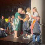 22.08.2024. Sandomierz. Wręczenie wyprawek szkolnych dzieciom w ramach akcji „Tornister pełen uśmiechów / Fot. Grażyna Szlęzak - Radio Kielce