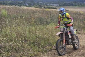 Piekszów. Mistrzostwa Europy Enduro Vintage w motocyklowych rajdach enduro oraz Międzynarodowy Rajd Popularny Vintage / Fot. Maciej Makuła - Radio Kielce