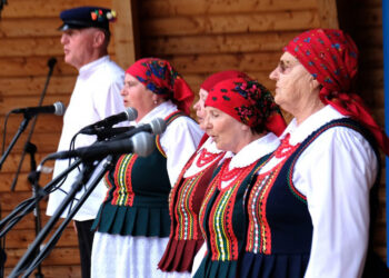 RYM SIĘ NIESIE PO POLU PO LESIE. „Czemu los” [POSŁUCHAJ] - Radio Kielce