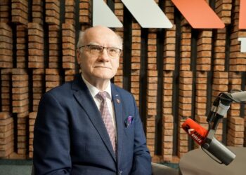 29.08.2024. Radio Kielce. Rozmowa Dnia. Na zdjęciu: prof. Stanisław Głuszek, rektor Uniwersytetu Jana Kochanowskiego / Fot. Piotr Kwaśniewski - Radio Kielce