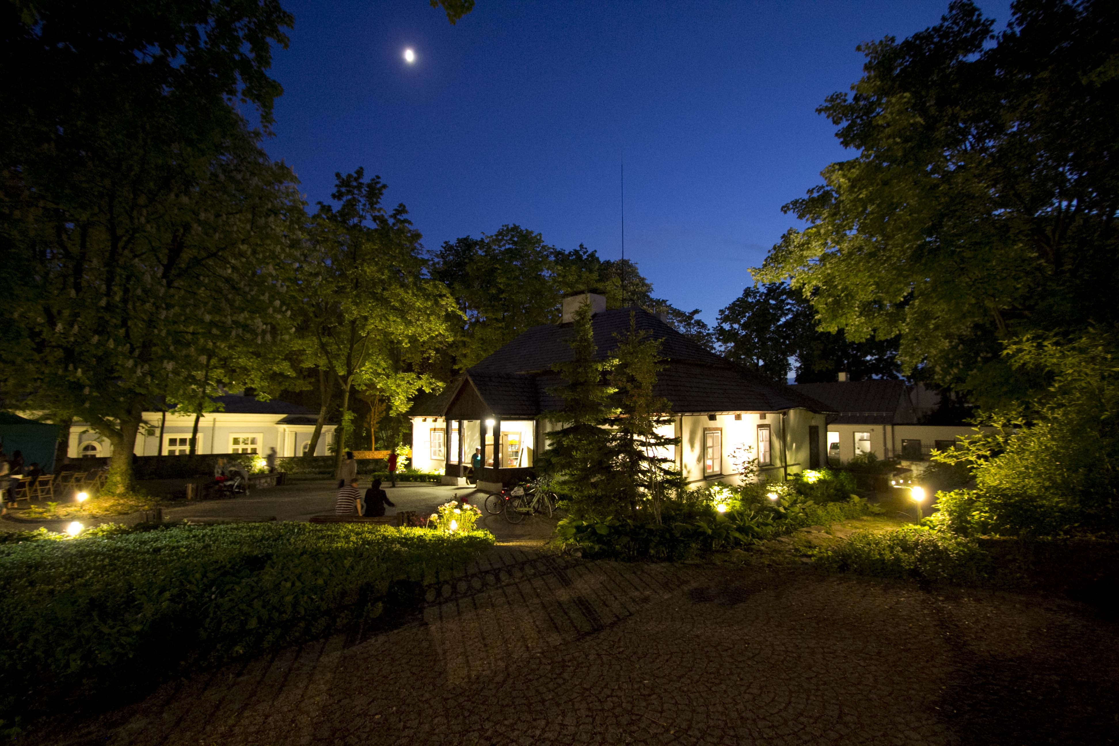 Tajemniczy budynek czy oaza artystów? Jak kielczanie wspominają Dworek Laszczyków