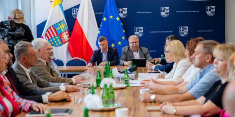 08.08.2024. Kielce. Posiedzenie Komisji Edukacji, Kultury i Sportu oraz Komisji Budżetu i Finansów Sejmiku Województwa Świętokrzyskiego / Fot. Urząd Marszałkowski Województwa Świętokrzyskiego