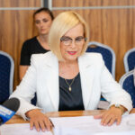 08.08.2024. Kielce. Posiedzenie Komisji Edukacji, Kultury i Sportu oraz Komisji Budżetu i Finansów Sejmiku Województwa Świętokrzyskiego. Na zdjęciu: Renata Janik - marszałek województwa świętokrzyskiego / Fot. Urząd Marszałkowski Województwa Świętokrzyskiego